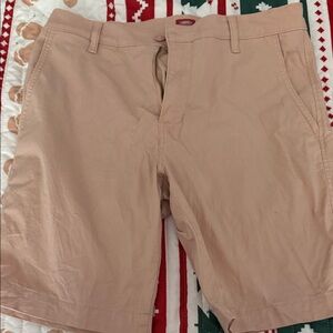 Levi's Men's Pink Flat Front Shorts
